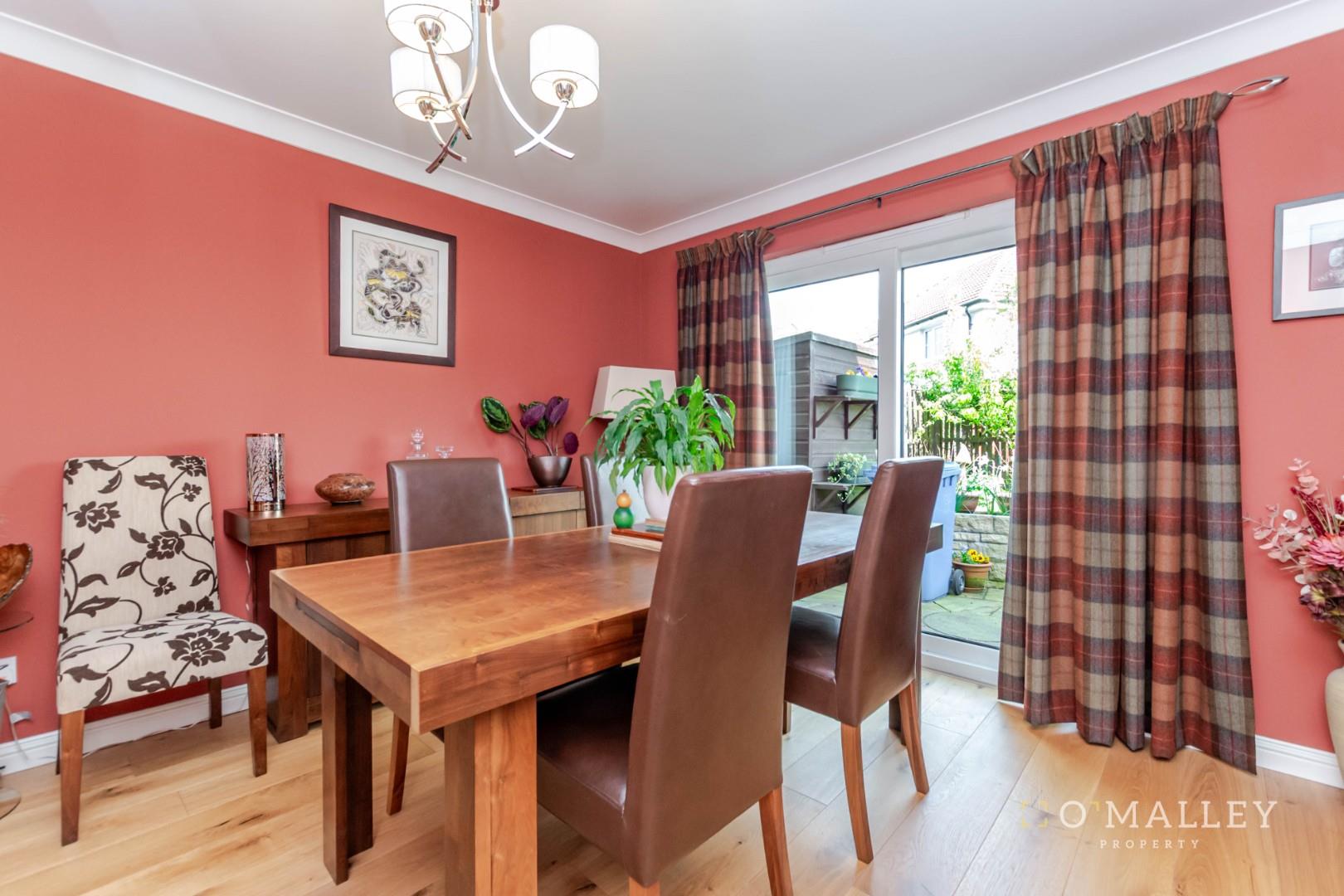 82Sparow_DiningRoom_01.jpg
